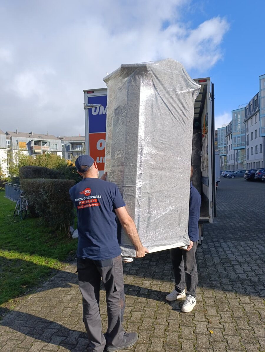 Sorgfältiger Möbeltransport